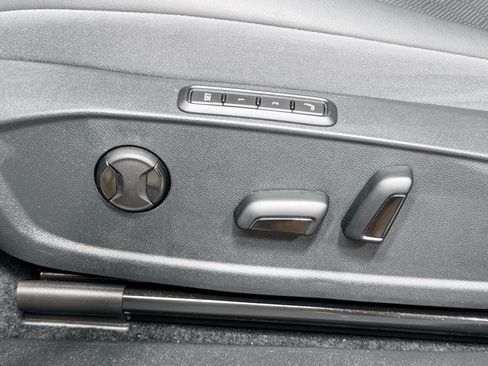 Used 2023 Volkswagen ID.4 Pro S AWD/4WD image 6