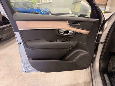 Used 2025 Volvo XC90 B6 Plus image 10