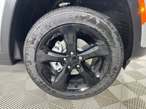 New 2025 Jeep Grand Cherokee Altitude image 6