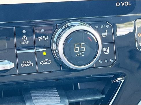 Used 2023 Toyota Highlander Limited AWD/4WD image 19