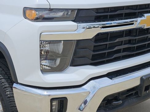 Used 2026 Chevrolet Silverado 2500 LT AWD/4WD image 11