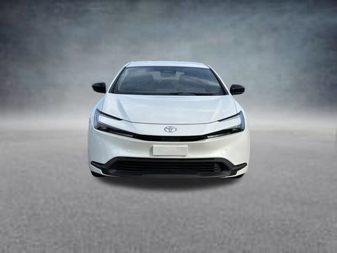 Used 2025 Toyota Prius LE FWD image 8