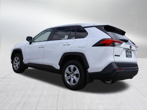 Used 2022 Toyota RAV4 LE w/ Carpet Mat Package (TMS) AWD/4WD image 4