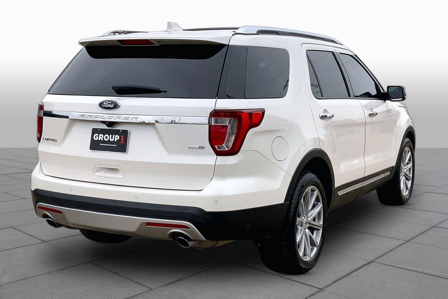 Used 2017 Ford Explorer Limited w/ Equipment Group 303A AWD/4WD image 12