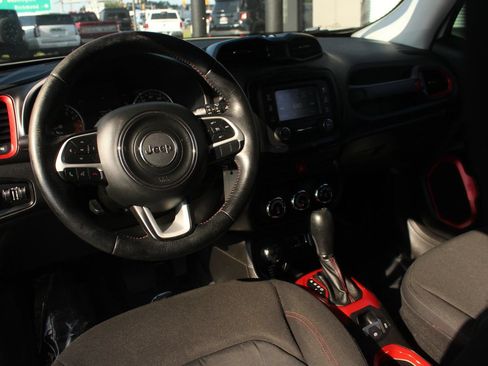 Used 2015 Jeep Renegade Trailhawk AWD/4WD image 12