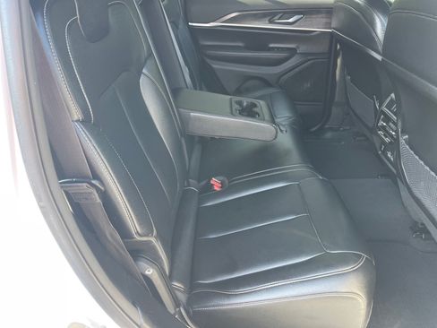 Used 2024 Jeep Grand Cherokee Limited AWD/4WD image 18