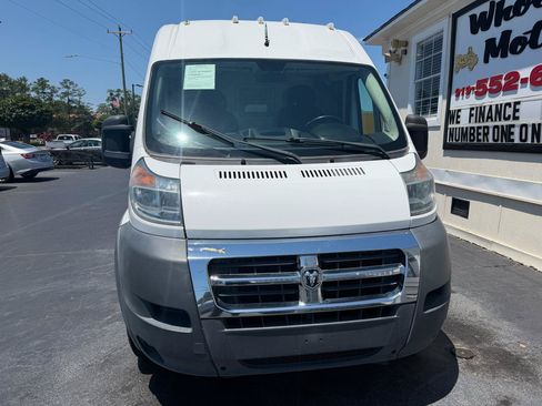 Used 2017 RAM ProMaster 2500 w/ Premium Appearance Group FWD image 3