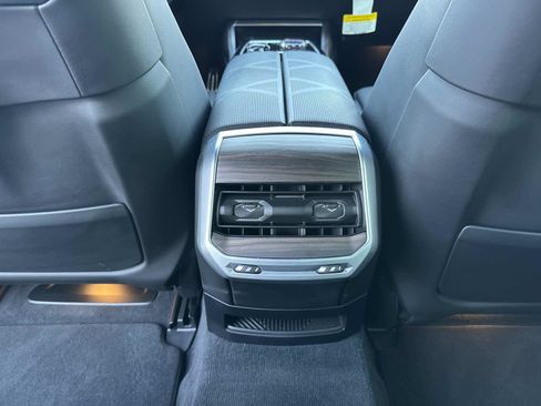 Certified 2025 BMW 750e xDrive w/ Executive Package image 19