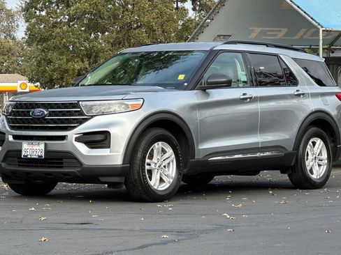 Used 2023 Ford Explorer XLT image 7