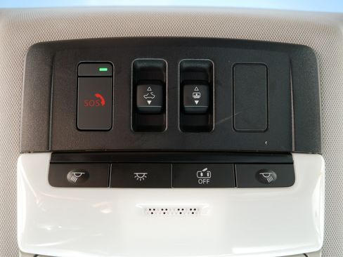 Certified 2024 Nissan Rogue Platinum w/ Platinum Premium Package AWD/4WD image 33