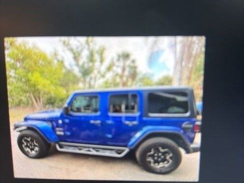 Used 2018 Jeep Wrangler Unlimited Sahara image 3