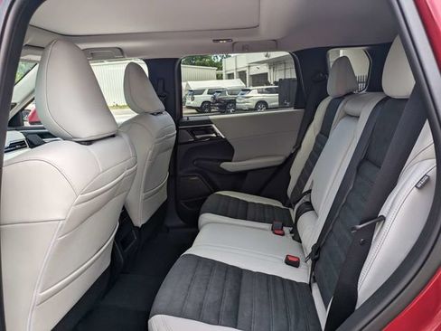 New 2026 Mitsubishi Outlander SE FWD image 14
