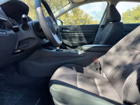 Used 2025 Nissan Altima 2.5 SV image 48