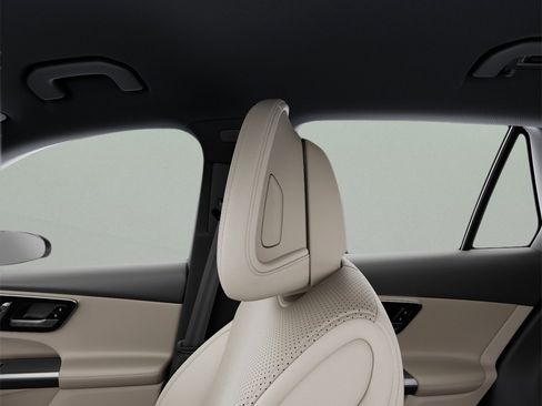 Used 2025 Mercedes-Benz GLC 300 GLC 300 image 41