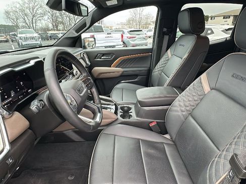 Certified 2024 GMC Canyon Denali image 9