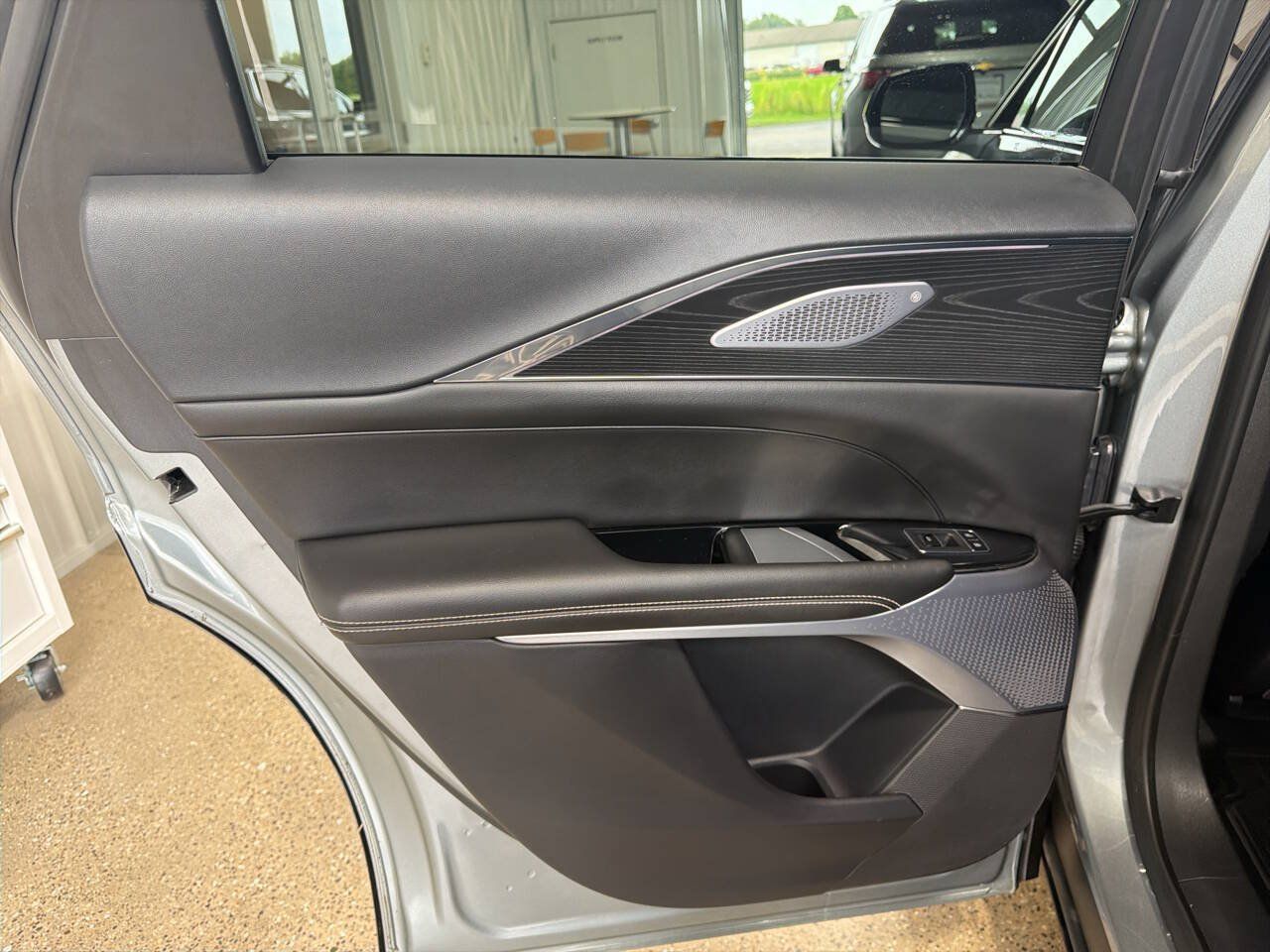 Used 2024 Cadillac Lyriq Luxury AWD/4WD image 24