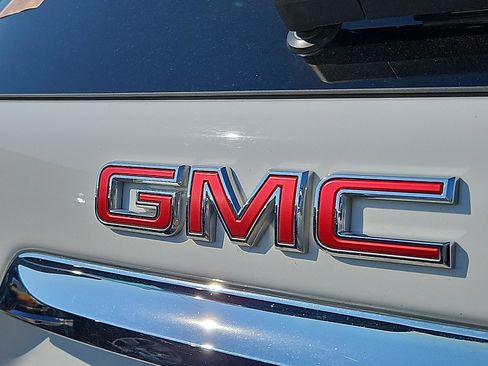 Used 2023 GMC Terrain SLE w/ Driver Convenience Package FWD image 9