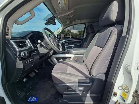 Used 2021 Nissan Titan SV w/ SV Convenience Package image 5