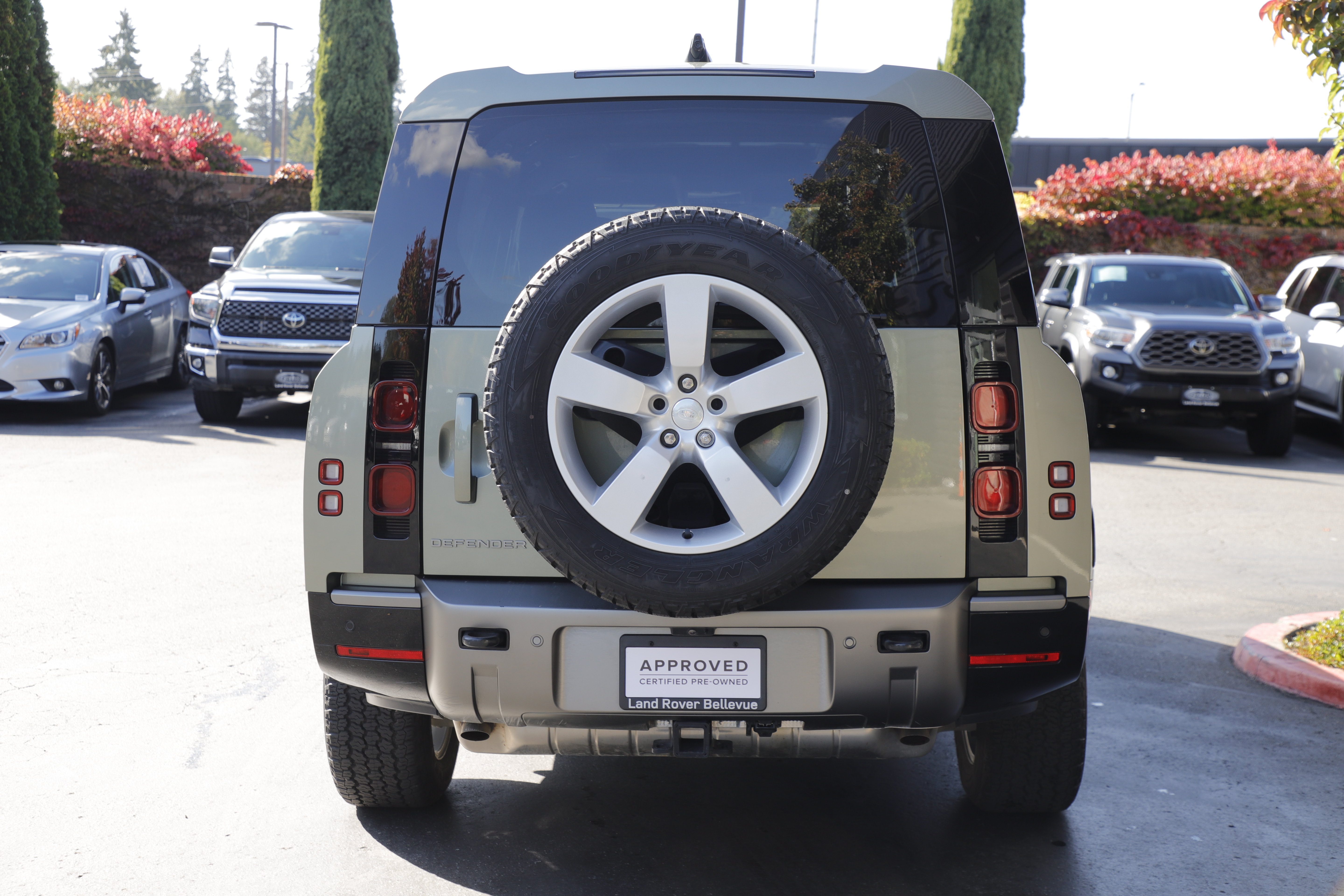 Used 2025 Land Rover Defender 130 X-Dynamic SE AWD/4WD image 5