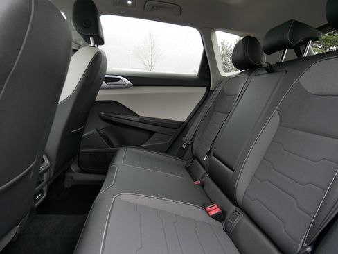 New 2026 Volkswagen Taos SE image 5