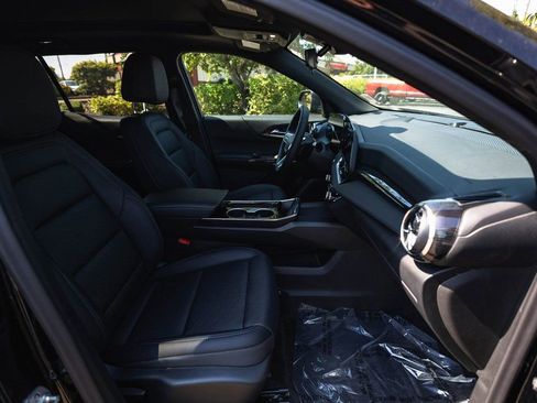 New 2025 Chevrolet Equinox LT w/ Convenience Package II image 19