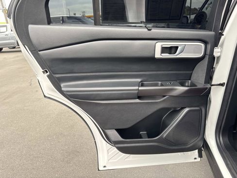 Used 2020 Ford Explorer Limited image 18