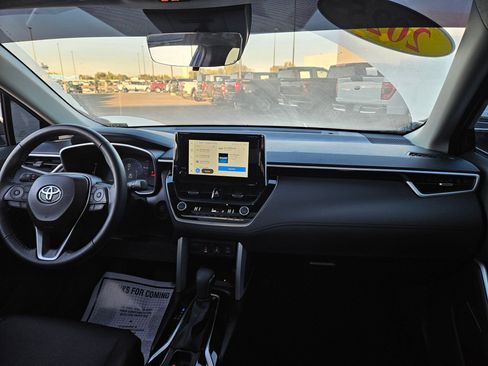 Used 2025 Toyota Corolla Cross XLE image 16