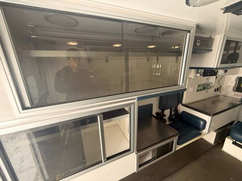 Used 2017 Ford E-450 and Econoline 450 Super Duty w/ Ambulance Prep Package image 9