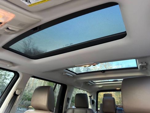 Used 2015 Land Rover LR4 HSE LUX image 30