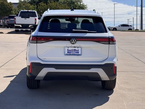 New 2026 Volkswagen Tiguan SE FWD image 6
