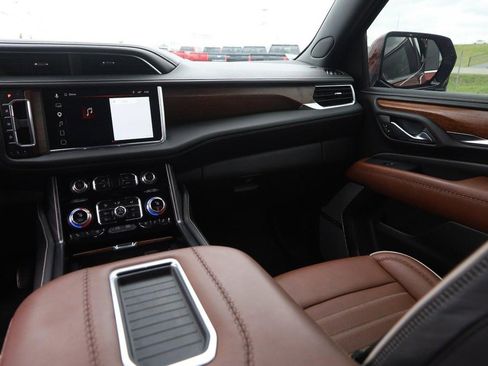 Used 2024 GMC Yukon Denali Ultimate AWD/4WD image 42