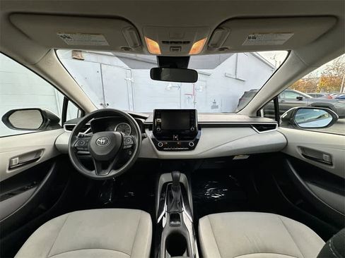 Used 2022 Toyota Corolla LE image 10