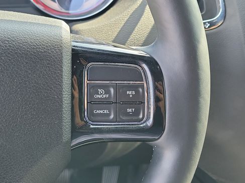 Used 2016 Dodge Grand Caravan SXT FWD image 25