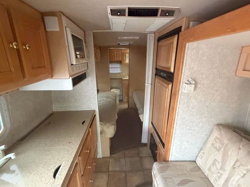 Used 2006 Ford E-350 and Econoline 350 Super Duty image 17