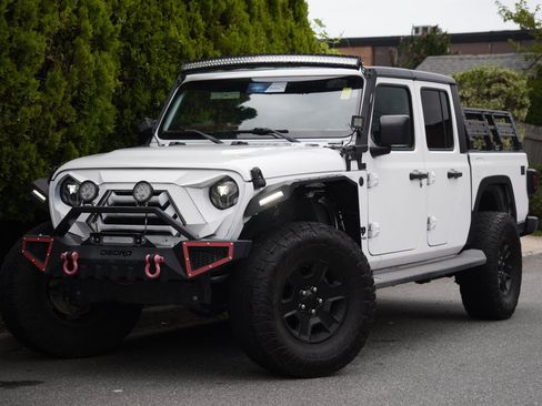 Used 2022 Jeep Gladiator Sport AWD/4WD image 2