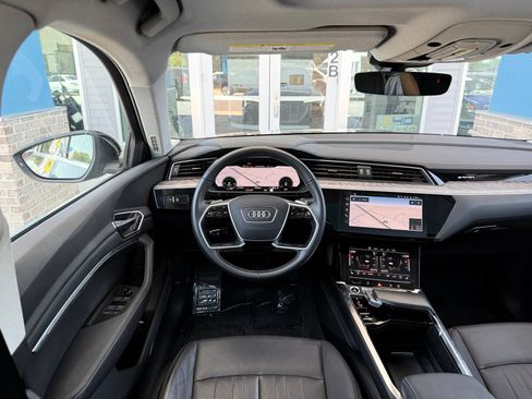 Used 2023 Audi e-tron Premium Plus w/ Premium Plus Package AWD/4WD image 34