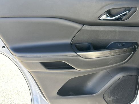 Used 2023 GMC Acadia SLT image 22