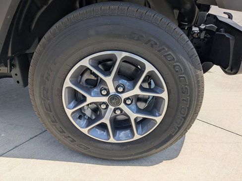 Used 2024 Jeep Gladiator Sport AWD/4WD image 13