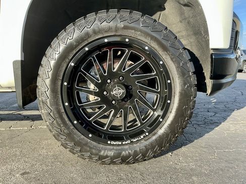 Used 2021 Chevrolet Silverado 1500 LT Trail Boss w/ Convenience Package II image 20