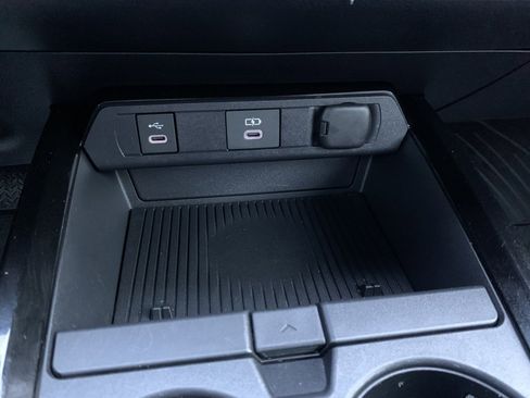 Certified 2023 Toyota Prius LE image 18