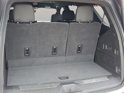 Used 2025 GMC Yukon Denali AWD/4WD image 8
