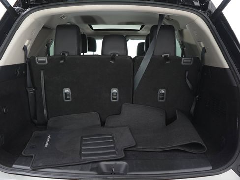 Used 2024 Nissan Pathfinder Platinum AWD/4WD image 9