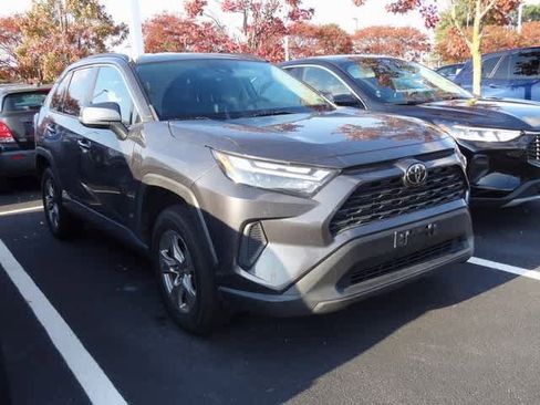 Used 2022 Toyota RAV4 XLE image 3