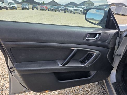Used 2007 Subaru Outback 2.5i AWD/4WD image 9