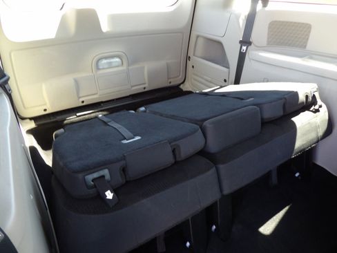 Used 2019 Dodge Grand Caravan SE FWD image 14