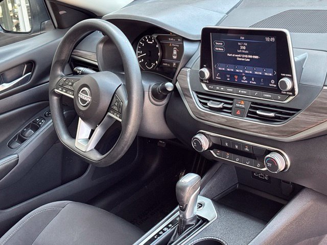 Used 2025 Nissan Altima 2.5 SV FWD image 27