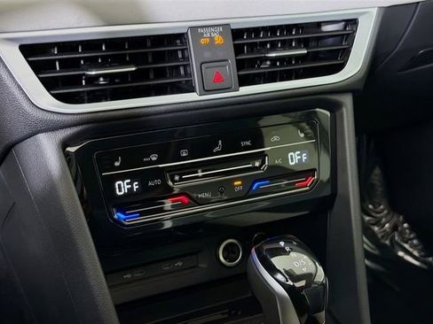 New 2026 Volkswagen Taos SE image 17