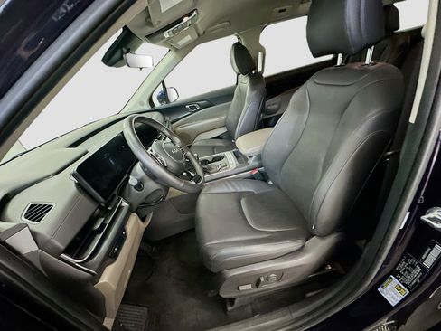 Used 2026 Kia Carnival FWD image 13