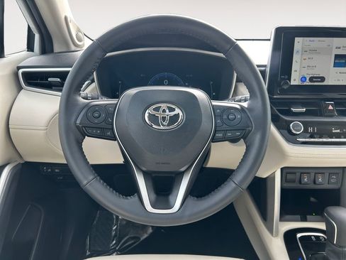 Used 2024 Toyota Corolla Cross XLE w/ Convenience Package AWD/4WD image 15