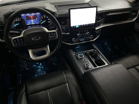 Used 2024 Ford Expedition XLT image 12